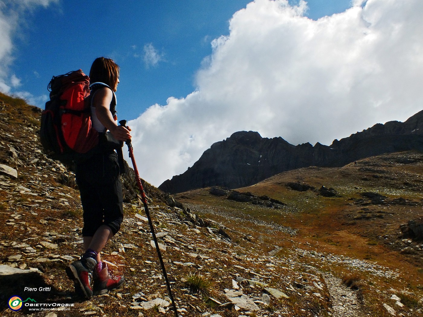 42 Ed ecco spuntare il severo Monte Pradella.JPG